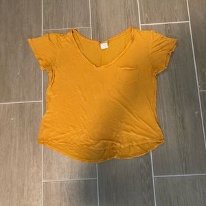 Pocket v neck tee